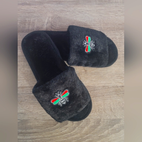 unbranded Shoes - Bee print slippers 7.5-8 NIP